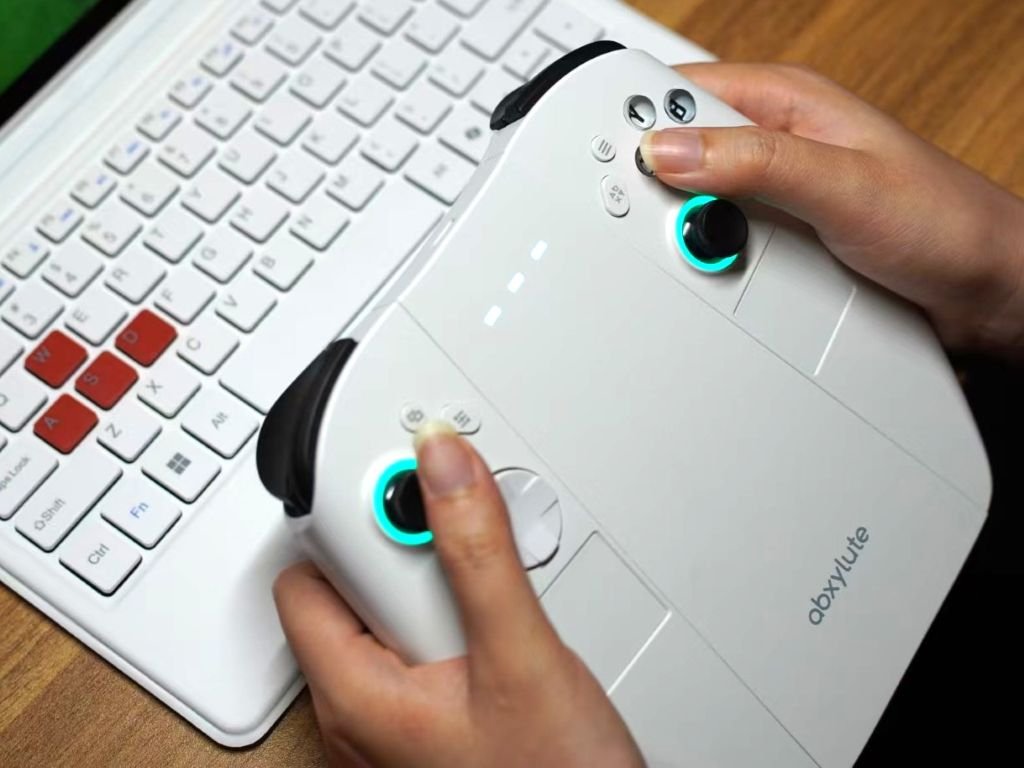 Abxylute 3D One ra mắt: Máy chơi game cầm tay 3D không cần kính và có thể tháo rời tay cầm - Techlade