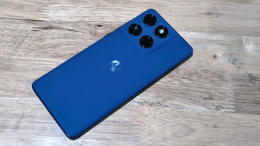 Đánh giá nhanh Motorola Edge 60 Fusion: Màn hình cong ấn tượng và hiệu năng ổn trong phân khúc tầm trung